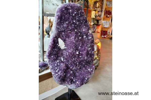 Amethyst Skulptur auf Ständer